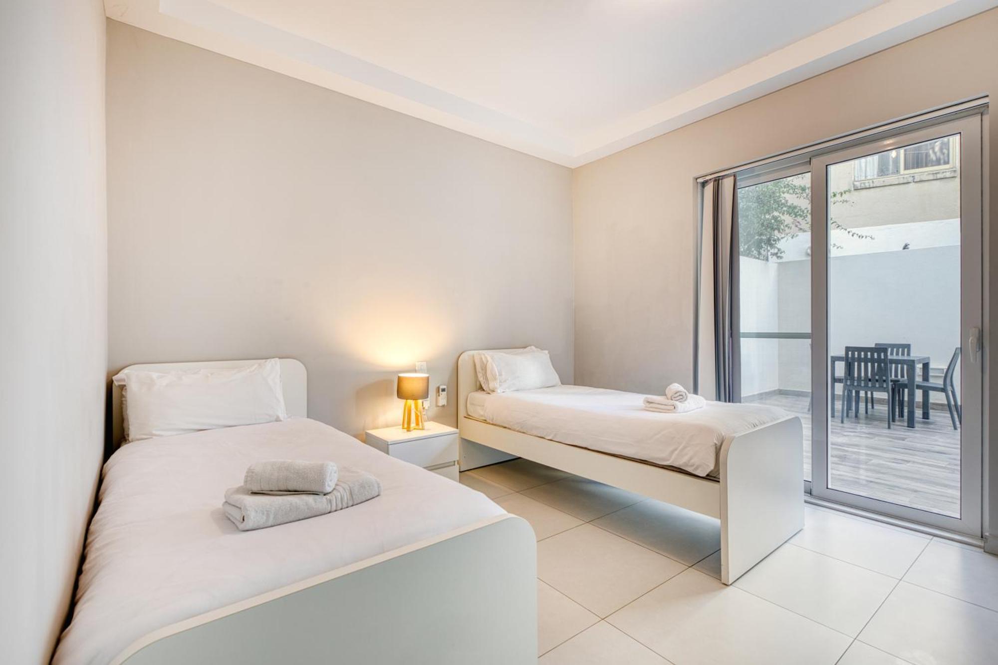 Unique Two Bedroom Apt With Huge Outdoor Area And Close To Entertainment Is-Swieqi Luaran gambar