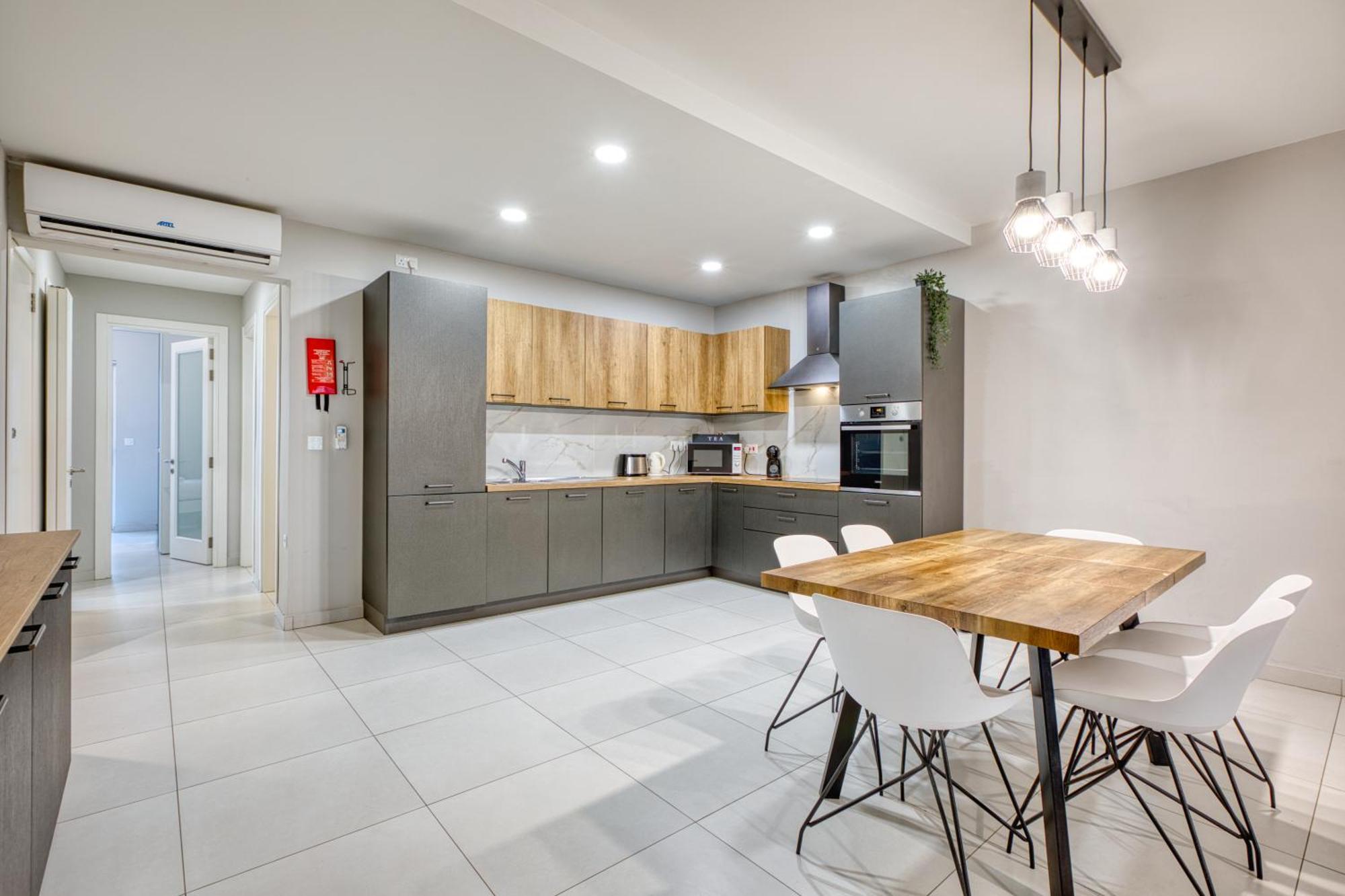 Unique Two Bedroom Apt With Huge Outdoor Area And Close To Entertainment Is-Swieqi Luaran gambar