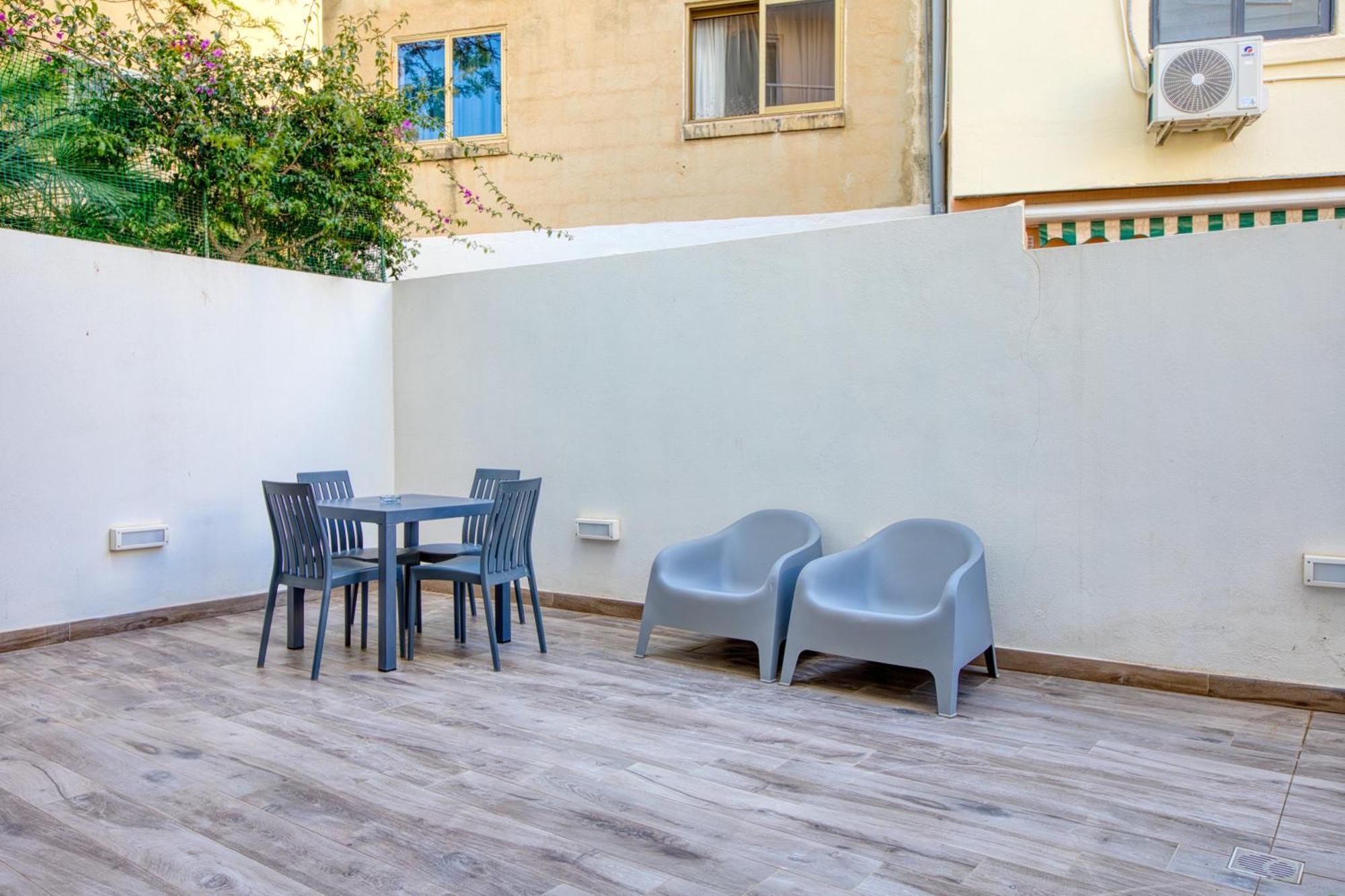 Unique Two Bedroom Apt With Huge Outdoor Area And Close To Entertainment Is-Swieqi Luaran gambar